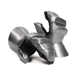 Steel gauntlets with paddings